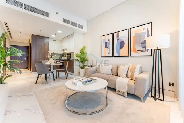 Stunning 1-Bedroom with Panoramic Canal Views, Convenient — Business Bay