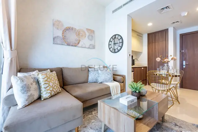 Bright 1-Bedroom Overlooking Dubai Water Canal — Business Bay